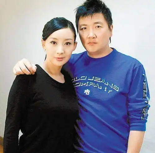 52岁孙楠减肥暴瘦脸颊凹陷曾婚内出轨,让女儿辍学学女德,负心汉想靠外形逆袭