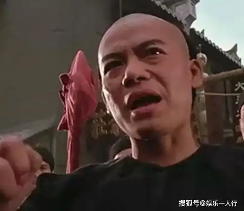 曾是武术冠军,因恶名走红,却在拍戏休息时病发去世,享年37岁