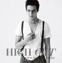 大叔元斌时尚写真展现花美男的自然魅力
