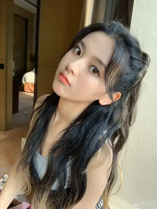 杨超越这图算不算有点半藏森林内味了