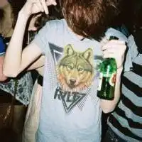 拿着酒瓶的男生头像微信头像图片大全