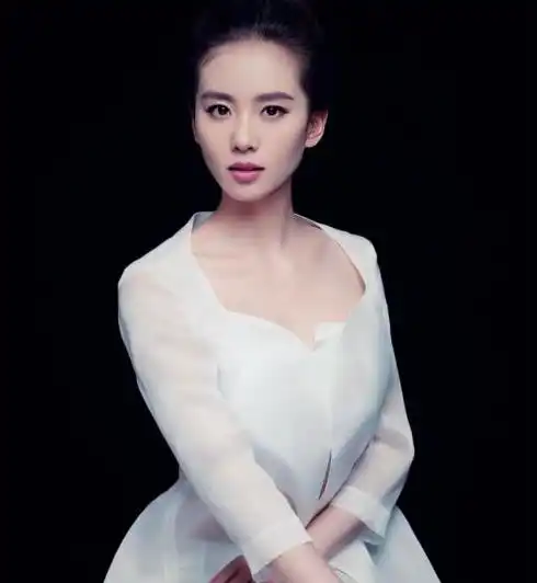 刘诗诗当年的四小花旦,如今的捡漏咖,离开唐人她真玩不开
