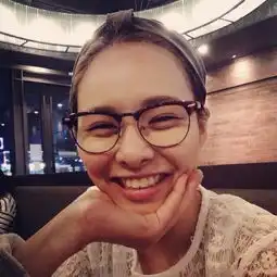 有没有不带字很萌的要戴眼镜的女头像