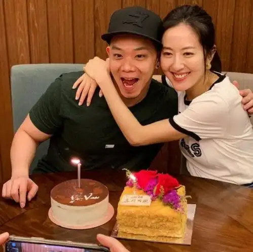 铁马家族合体为唐诗咏林子善庆生二哥马国明又隔离中