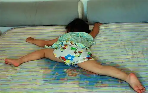 妈妈带着12岁女儿改嫁,女儿每晚都尿床,原因出在后爸身上