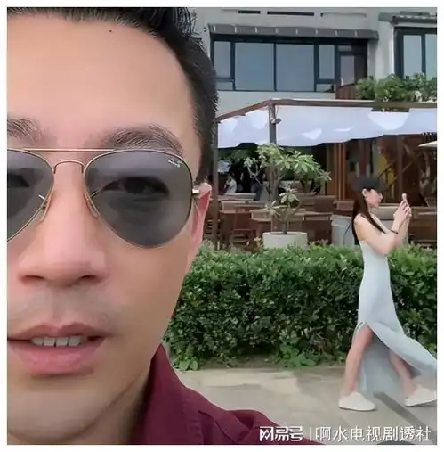 汪小菲单手开劳斯莱斯好帅网友这比晒皮靴的具俊晔不香吗