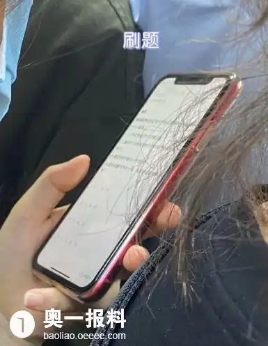地铁上总看到学习的年轻人中年人,一直保持进步