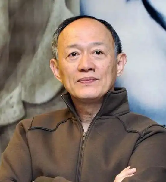 他57岁娶22岁女学生,生活中娇妻喊他爸爸,60岁喜得龙凤胎