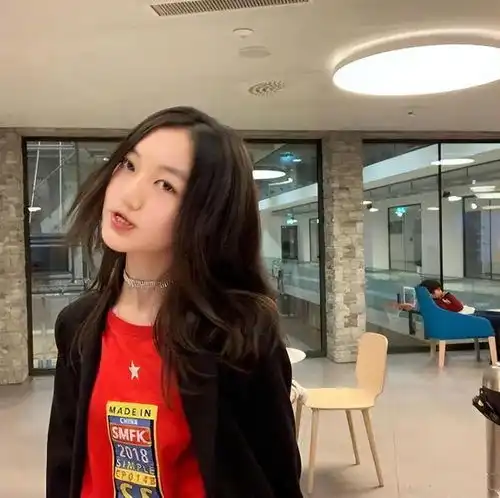 力证关系好李亚鹏携海哈金喜李嫣聚餐,母女二人手挽手开心回家