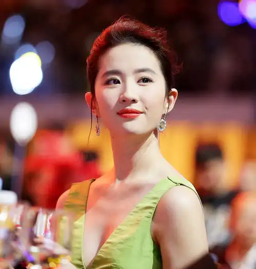 刘亦菲美籍华人身份曝光,仙气一去不复返,粉丝摇身一变成路人