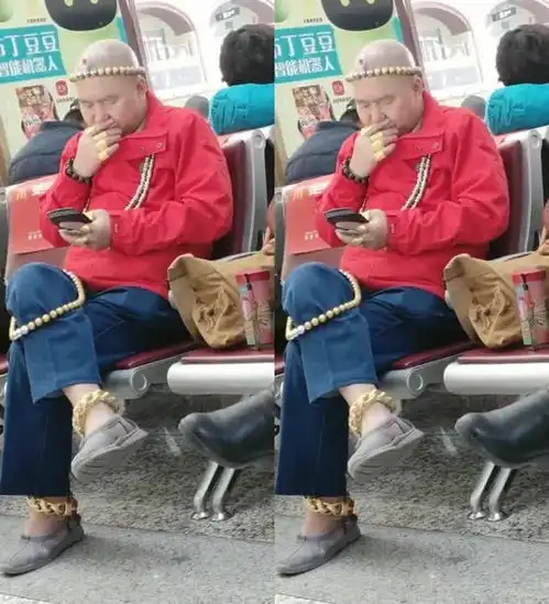 候机厅里的低调大叔看到他的首饰我羡慕了