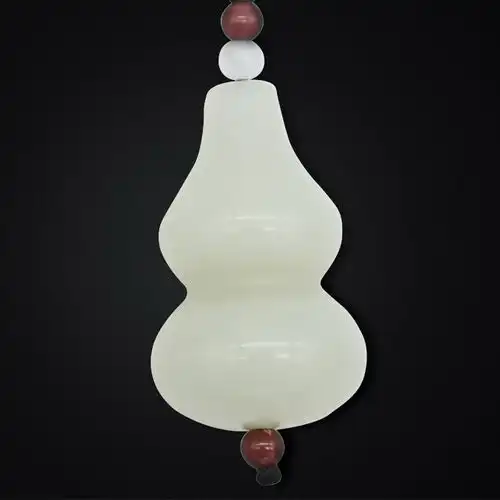 和田玉葫芦佩戴方法与技巧,如何选择合适的搭配,展现个人风格