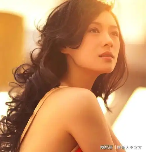为什么娱乐圈女明星不显老,41岁章子怡录节目,看起来少女感十足