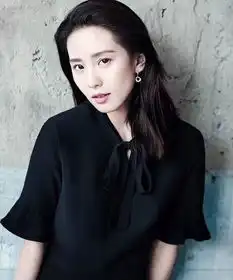 她们不画眼妆都能美上天,只有她们两个看起来丑点