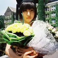 女生头像带口罩黑白可怜时间把爱着变成爱过,