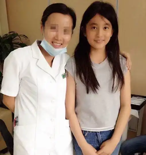 毛阿敏女儿近照曝光,荧幕首秀惹网友关注