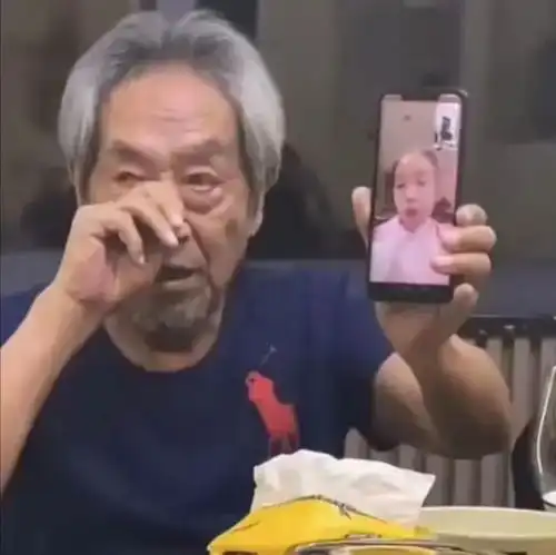 72岁张纪中喜迎四胎,刘诗昆84岁得子,这5位明星名人真老当益壮