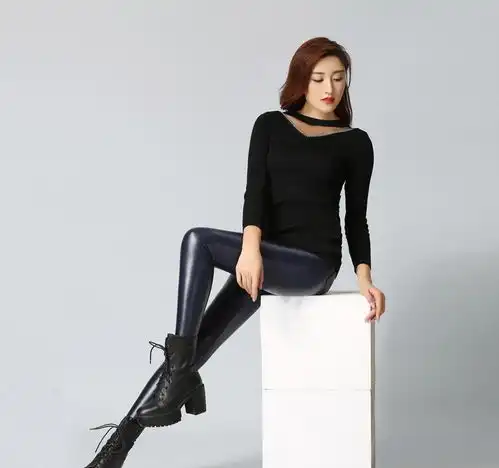 小姐姐爱穿紧身裤,凸显傲人曲线,穿出女神的味道