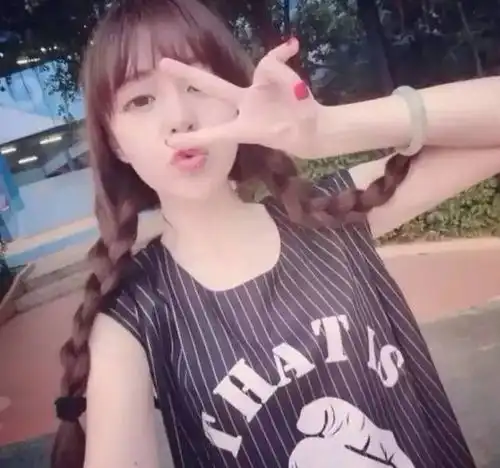我是女生,爱漂亮的女生学学人家怎么扎头发
