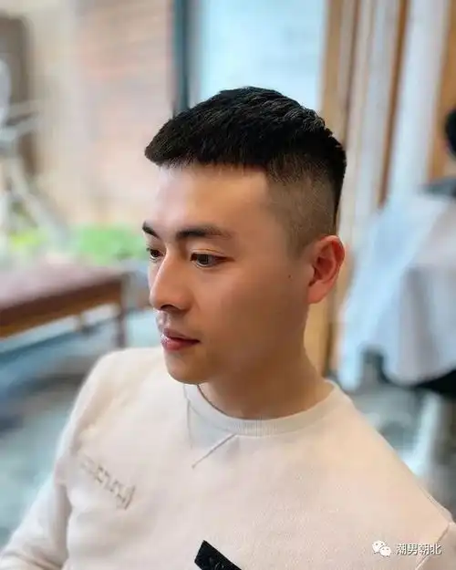 男生两边铲发型真的太帅了,今年试试这3款,简单潮流更有范