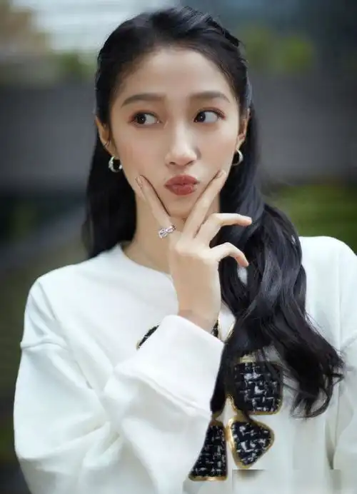 潮流时尚关晓彤小姐姐的日常私服,你们觉得如何