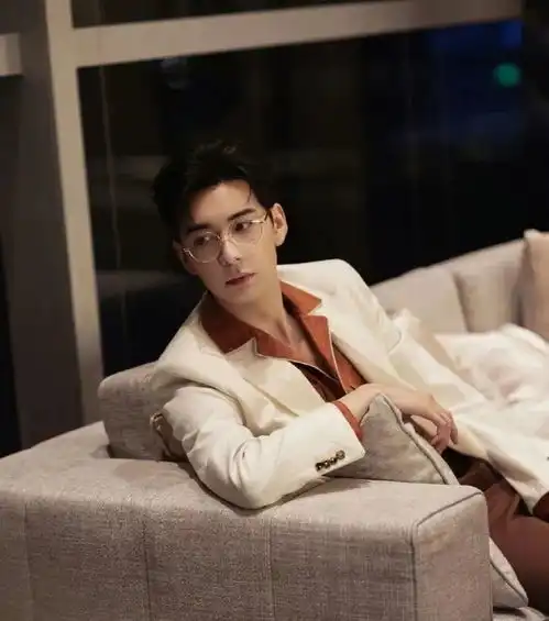 男明星的眼镜杀,这10位男星告诉你,什么才是斯文败类