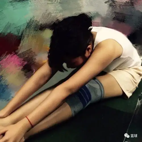 球场女baller好一个长腿小姐姐能突能投还能单手抓球