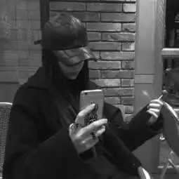 女头曾经魔怔一时后来封刀不再战
