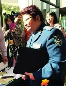 韩红晒军装宣布退伍虽然离开但爱你一生
