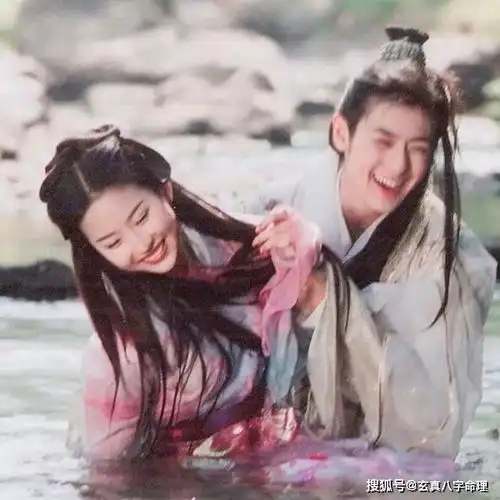 天龙后传王语嫣与段誉决裂,和慕容复私奔,后被抛弃被虚竹所救