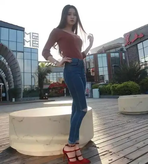 街拍腿长个高青春的小姐姐,时尚大气看着高挑显廋