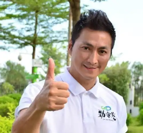 展昭何家劲曾穷到搬尸,巅峰时被封杀,今创业成功身家过亿