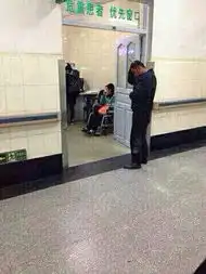 延吉淡定哥头插水果刀就医自称闹着玩伤到
