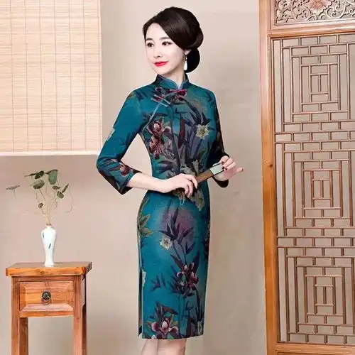 穿旗袍,怎样拿扇子拍出的照片才好看看看模特就明白了