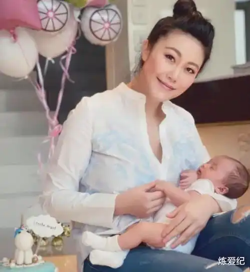 郭晶晶闺蜜去世18天下葬,产后抑郁妈妈与其放弃生命,不如放过余生