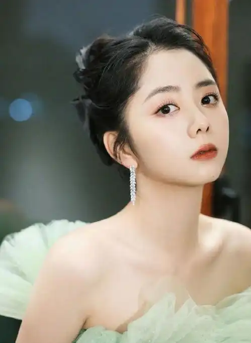 谭松韵殷桃马丽金鹰奖争艳众多美女魅力不可小觑
