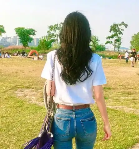 独到设计的牛仔裤,烂大街依旧时尚魅力,穿出自己的强大气场