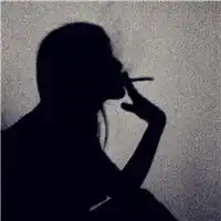 女生抽烟霸气拽头像吐烟圈的样子太拽了