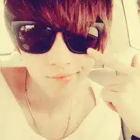 一个男孩穿黑衣戴墨镜的图微信头像图片大全