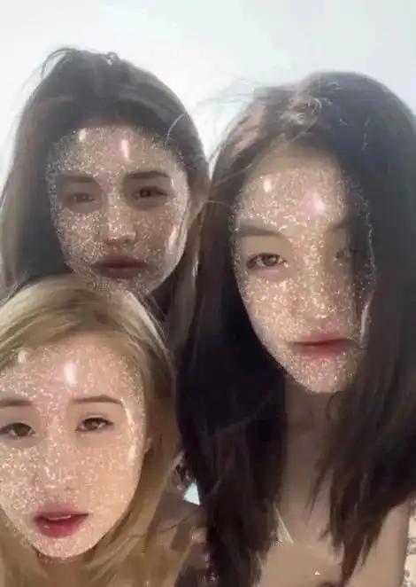 李嫣海边美照流出,意外曝光她的小名媛闺蜜团,章子怡继女小苹果也在其中