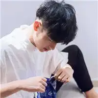 男生头像图片帅气侧身小清新短发也是蛮帅气的