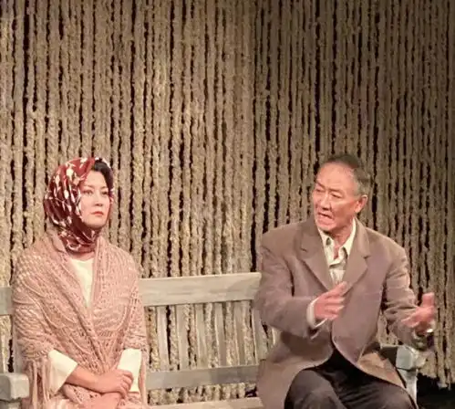 63岁李幼斌与小13岁二婚妻子罕同框,网友50岁的史兰芽好漂亮