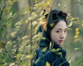肖战成影院老板赚钱机器,孟美岐被拉下水,无头海报尽显地位卑微