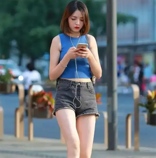 上半身微胖的人,想穿修身款衣服学会这几招初夏也敢露腰线
