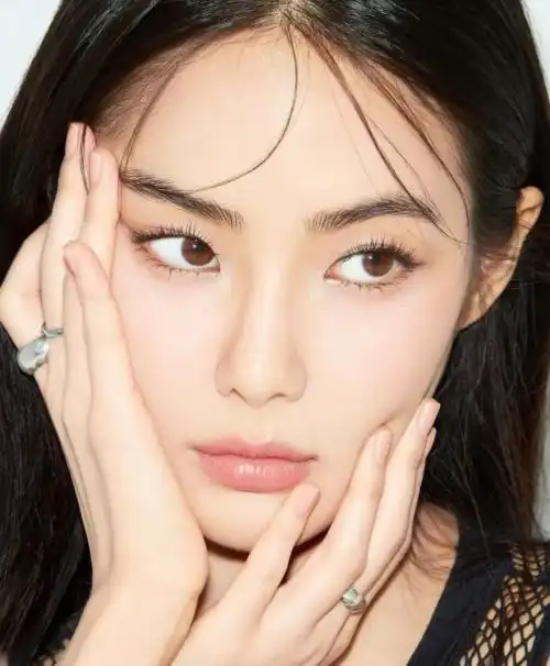 今天美容编辑教大家如何用穿搭的思路学化妆已疯