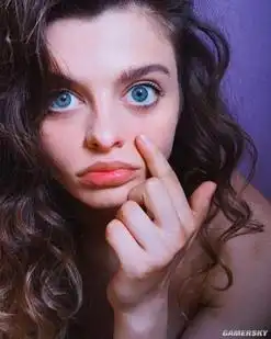 俄罗斯怪怪美少女mariaoz有一双大过二次元的眼睛