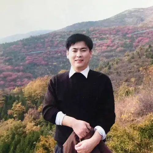 北京儿科医生张鹏飞历时四年创作,长篇小说拓跋氏后裔的诅咒出版