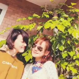 薛佳凝带发修行归于平静午后与友人惬意自拍