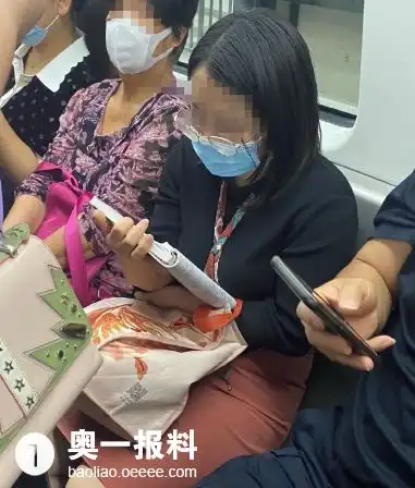 地铁上总看到学习的年轻人中年人,一直保持进步