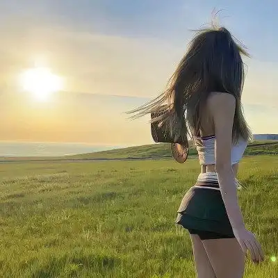 女生头像背影露背,头像女不露脸背影